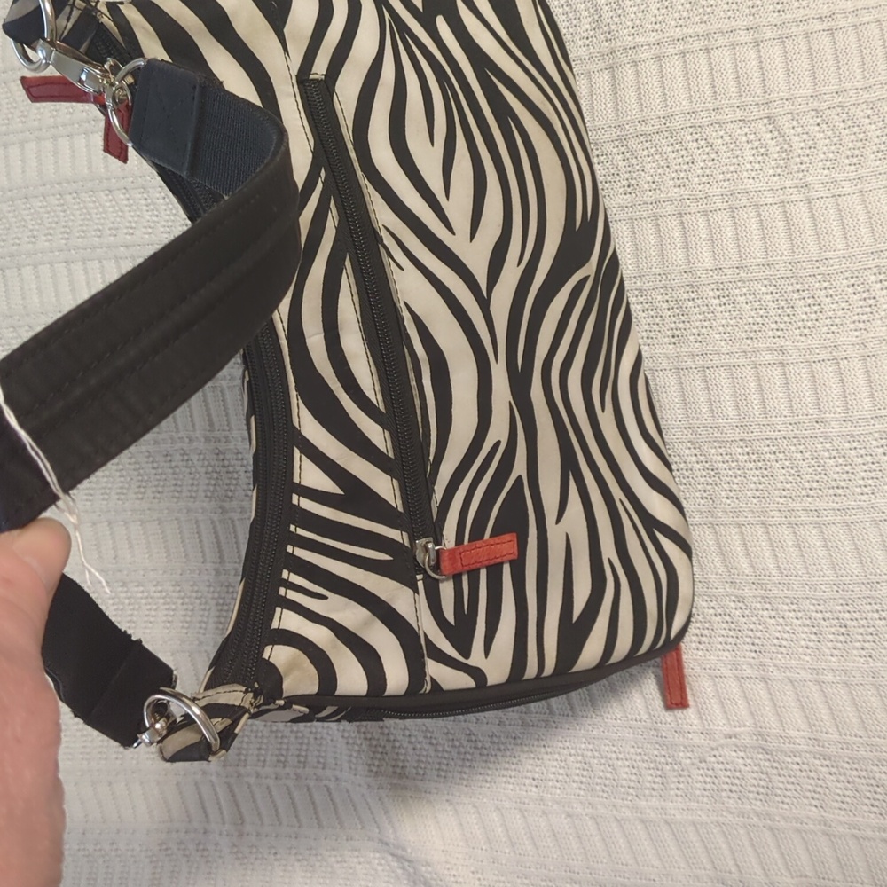 Gun Tote 'N Mama Zebra Print Shoulder Bag - Fashion, Function & Safety In 1 - Picture 3 of 8
